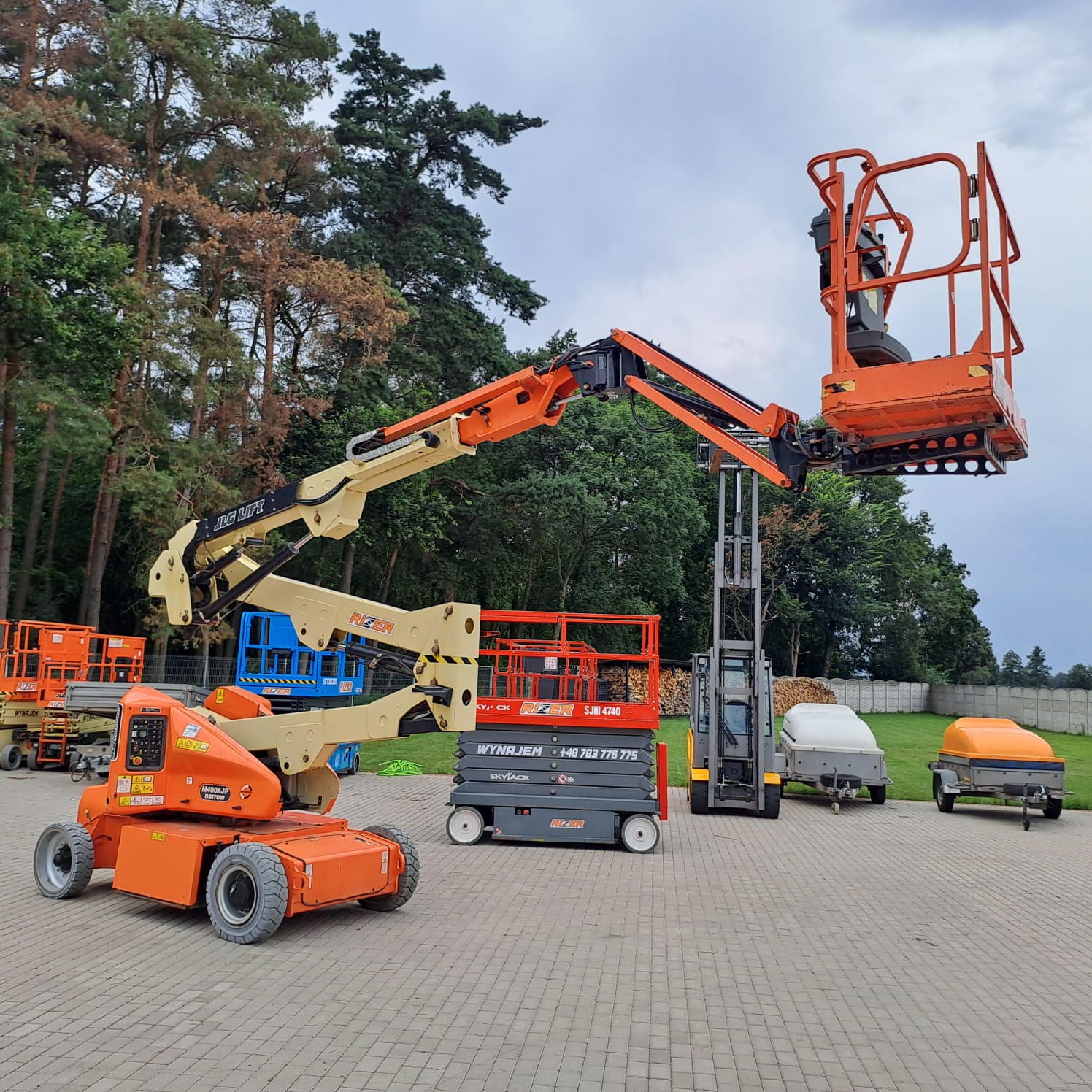 Podnośnik przegubowy – 14m Hybrydowy JLG E400AJPN